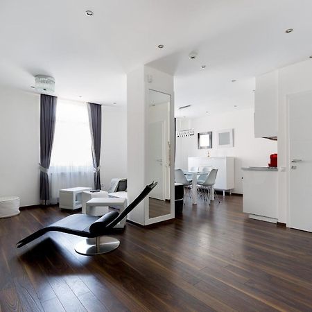 Budapest Central Square 2 Bedrooms Suite - Michaelides Voeroesmarty Square Residences Extérieur photo