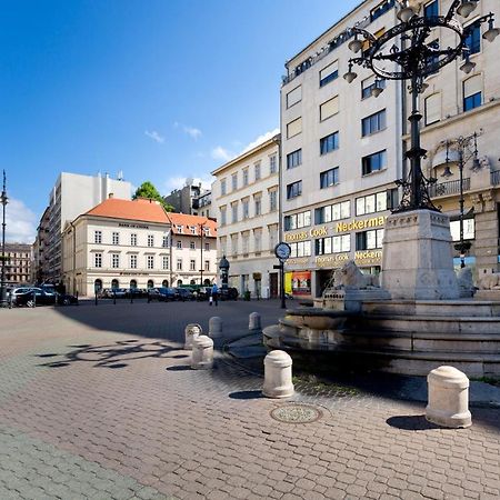 Budapest Central Square 2 Bedrooms Suite - Michaelides Voeroesmarty Square Residences Extérieur photo