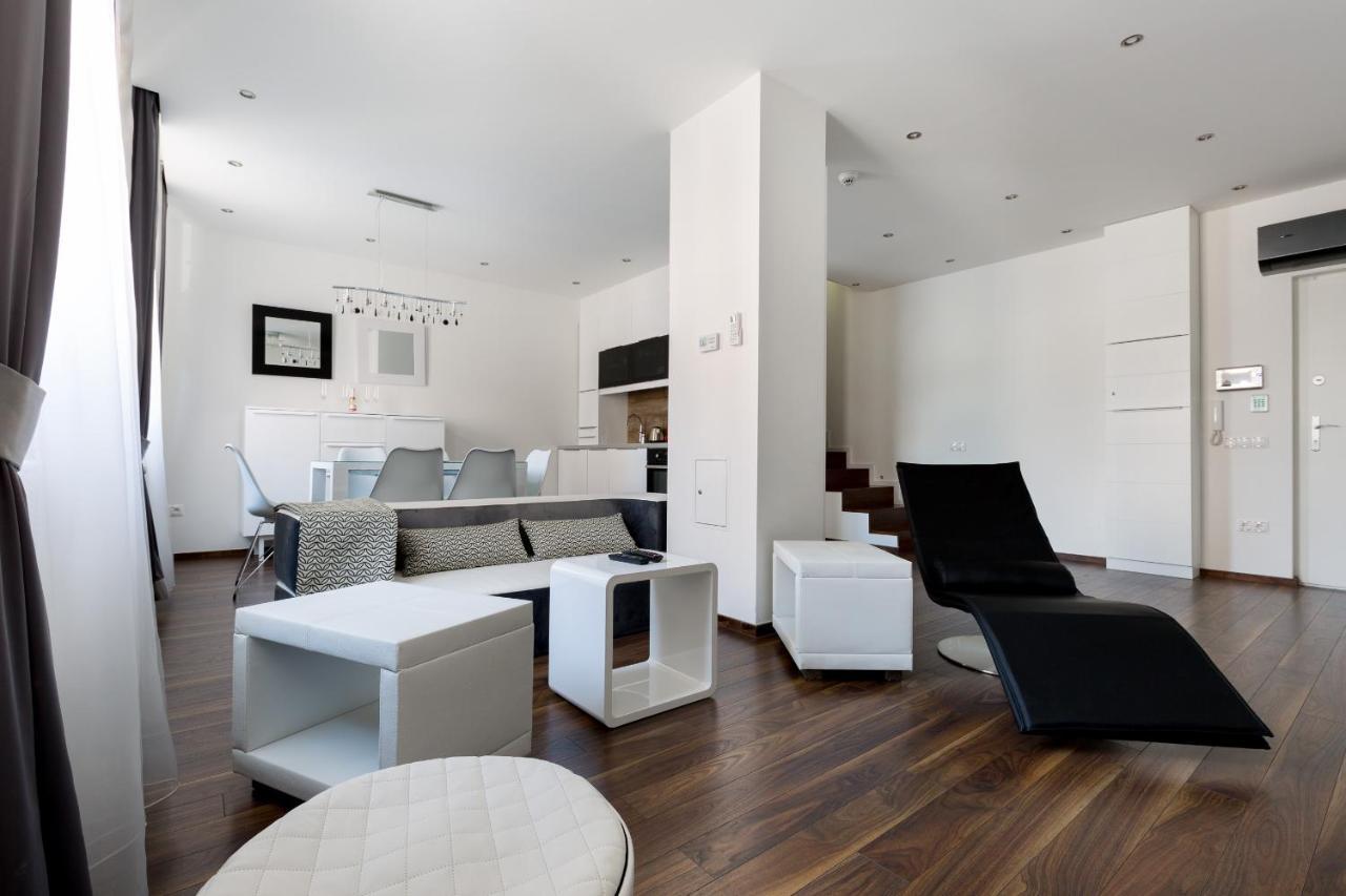 Budapest Central Square 2 Bedrooms Suite - Michaelides Voeroesmarty Square Residences Extérieur photo