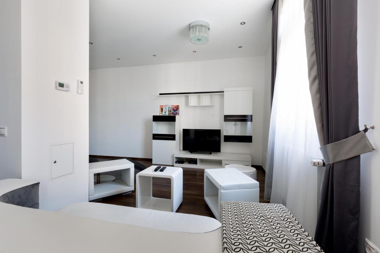 Budapest Central Square 2 Bedrooms Suite - Michaelides Voeroesmarty Square Residences Extérieur photo