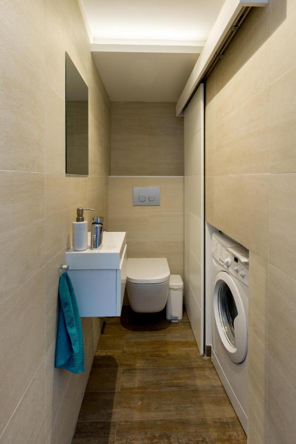 Budapest Central Square 2 Bedrooms Suite - Michaelides Voeroesmarty Square Residences Extérieur photo