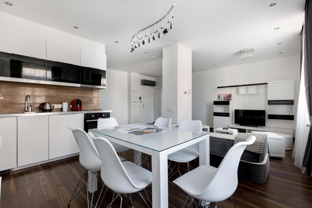 Budapest Central Square 2 Bedrooms Suite - Michaelides Voeroesmarty Square Residences Extérieur photo