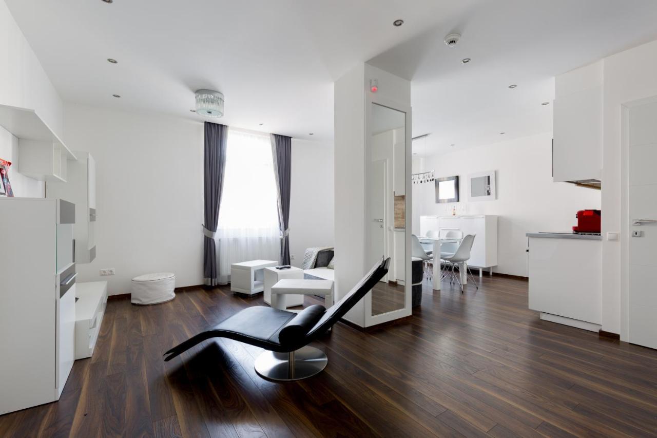 Budapest Central Square 2 Bedrooms Suite - Michaelides Voeroesmarty Square Residences Extérieur photo